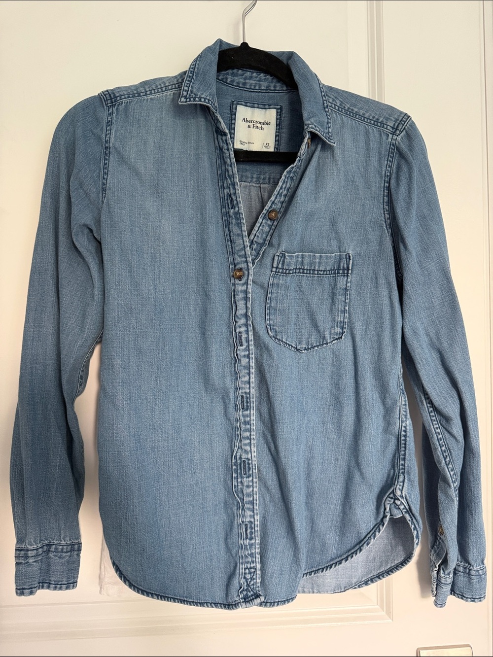 Abercrombie & Fitch Light Blue Denim Button-Up Shirt - women’s